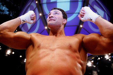 6-foot-6 boxing champ’s secret: He hates to fight