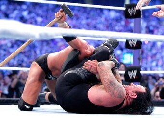 Undertaker-crushes-triple-h-e_crop_exact