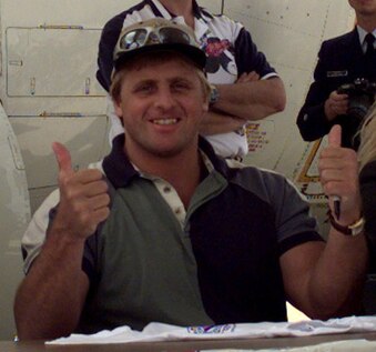 1owen_hart_crop_exact