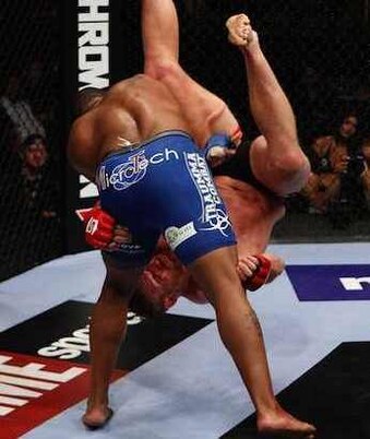 Daniel-cormier-fightcove_crop_exact