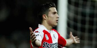 Cristiano-ronaldo-469-robin-van-persie-playing-for-feyenoord-2001-2004_crop_exact