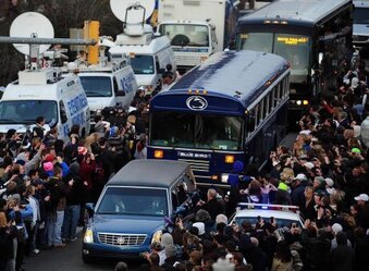 Thousands-on-hand-for-paterno-service-a9t5t28-x-large_original_crop_exact