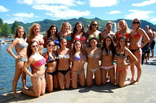 Oregon-cheerleaders-lake-photos-3_crop_exact