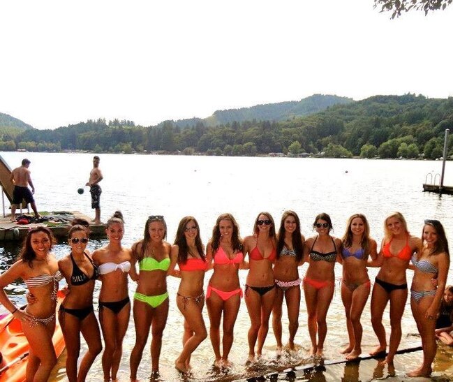 Oregon-cheerleaders-lake-photos-4_crop_exact