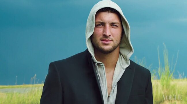 Video_behindthescenesofjetsquarterbacktimtebow_sshootfortheoctoberissue-video-vogue_1348166571075_crop_exact