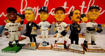 1bbwintermeetings-day2-thebobbleheads_crop_exact