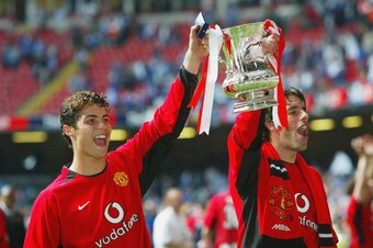 Hi-res-50887051-cristian-ronaldo-and-ruud-van-nistleroy-of-manchester_crop_exact