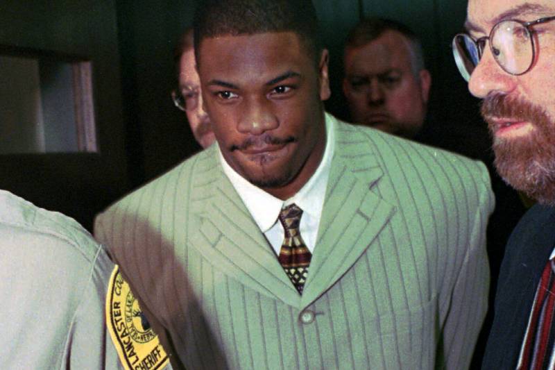 Lawrence Phillips leaving court in March 1997 to begin a 30-day sentence for a probation violation.
