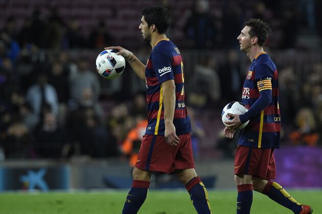 Barcelona's Lionel Messi Was Offered Valencia Match Ball, Gave It to Luis Suarez