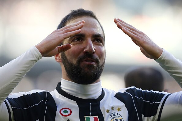 Juventus' forward Gonzalo Higuain from Argentina celebrates after scoring during the Serie A football match Juventus vs Lazio on January 22, 2017 at the Juventus Stadium in Turin.  / AFP / MARCO BERTORELLO        (Photo credit should read MARCO BERTORELLO
