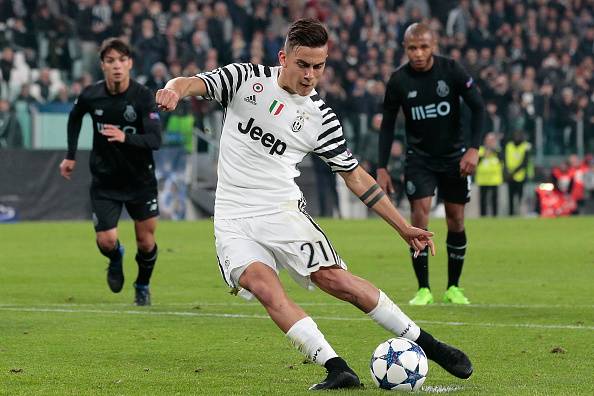 TURIN, ITALY - MARCH 14:  Paulo Dybala of Juventus FC scores his goal from the penalty spot during the UEFA Champions League Round of 16 second leg match between Juventus and FC Porto at Juventus Stadium on March 14, 2017 in Turin, Italy.  (Photo by Emili