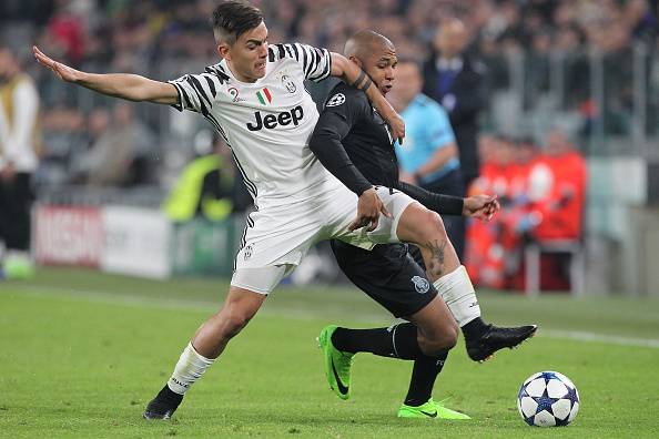 TURIN, ITALY - MARCH 14:  Yacine Brahimi (R) of FC Porto competes for the ball with Paulo Dybala (L) of Juventus FC during the UEFA Champions League Round of 16 second leg match between Juventus and FC Porto at Juventus Stadium on March 14, 2017 in Turin,