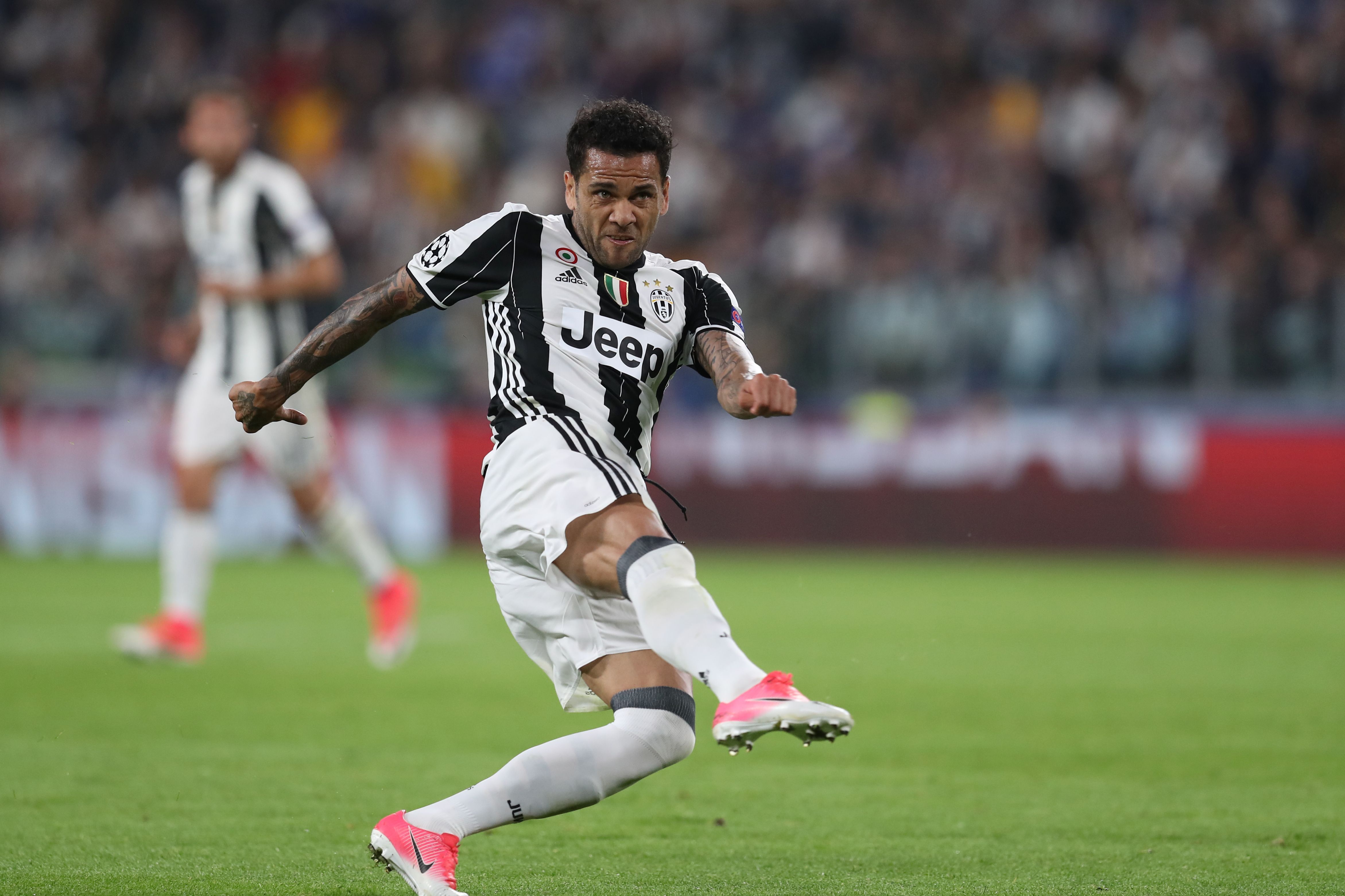 Juventus Defender from Brazil Dani Alves kicks to score during the UEFA Champions League semi final second leg football match Juventus vs Monaco, on May 9, 2017 at the Juventus stadium in Turin. / AFP PHOTO / Valery HACHE        (Photo credit should read 