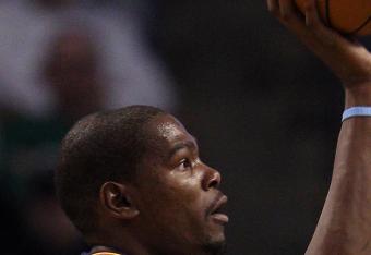 Kevin Durant leads all scorers with 26 points late in the fourth quarter.