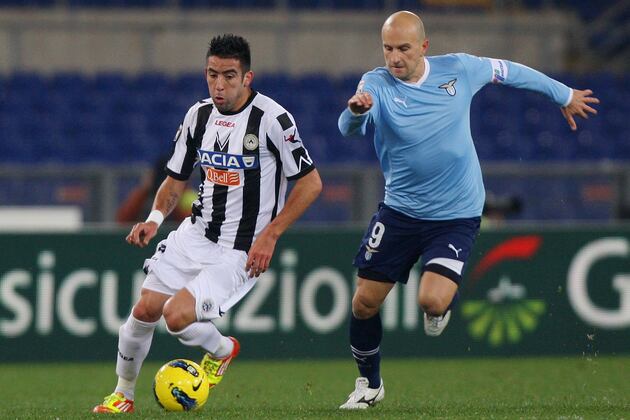 Liverpool FC: Mauricio Isla Linked and David Texeira Close to Signing?