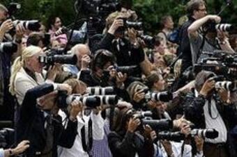 Papparazzi_crop_north