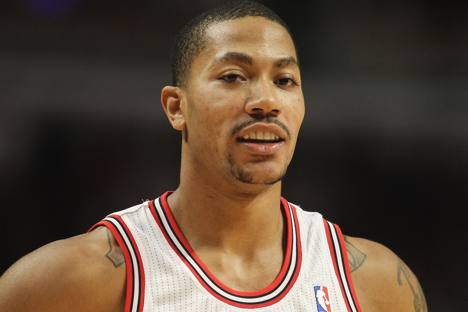 Derrick Rose Chicago Bulls Star Signs SecondBiggest Shoe
