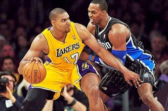 Andrew-bynum-and-dwight-howard-battle1_crop_north
