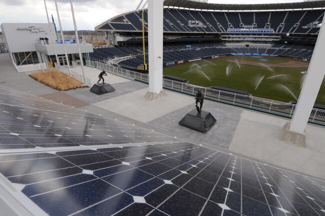 Solar_panels_1_crop_north