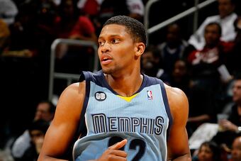 Rudy Gay leads all scorers with nine points.