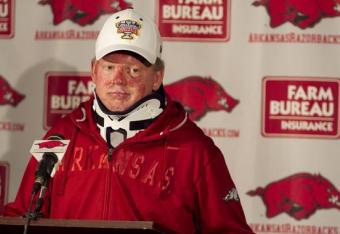 Arkansas_petrino_foot_hodd_t_w600_h1200_crop_north