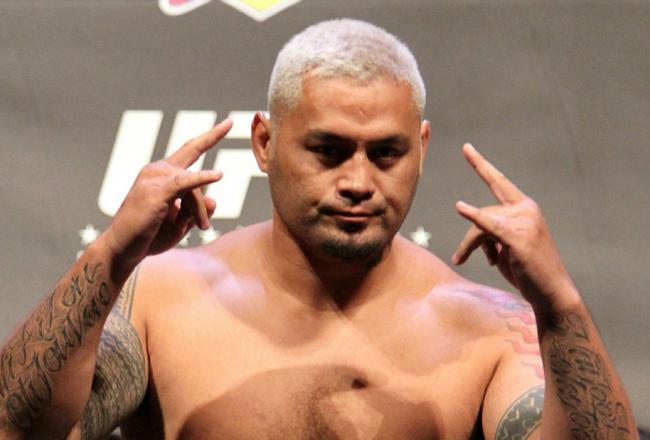 10_127weighin_markhunt_crop_north