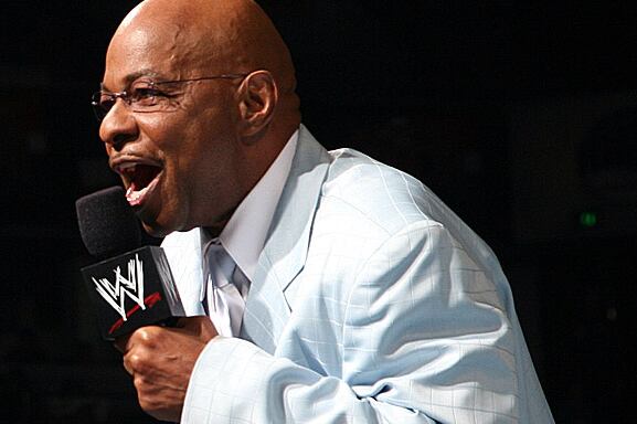 WWE SmackDown 4/27: Aksana Has an Affair in Front of Her Boyfriend Teddy Long