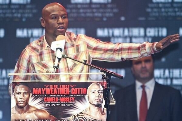Floyd Mayweather Takes Shot at Pacquiao, Bradley: 'I Really Don't Know His Name'