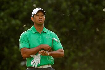 Tiger is looking for a birdie at No. 9 (his 18th) to get inside the cut line.