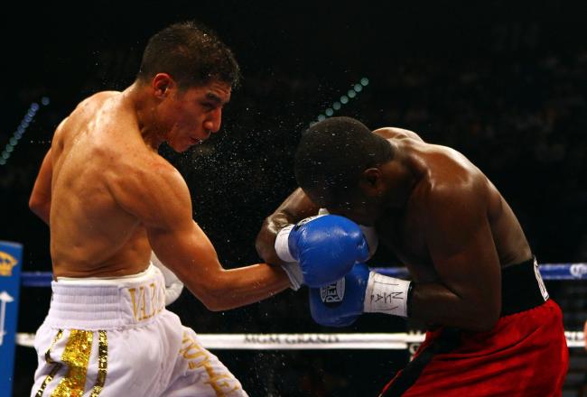 Vargas took an easy decision from overmatched Forbes.