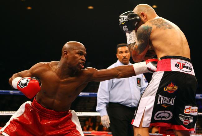 Mayweather attacks Cotto's middle.