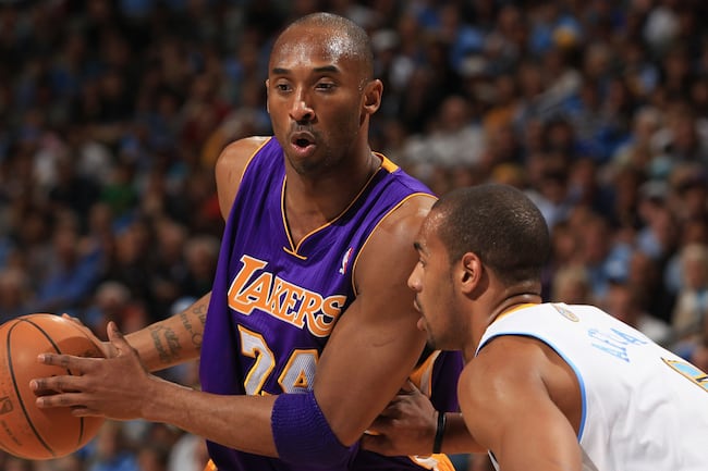 Kobe Bryant leads the Lakers with 12 points on 5 of 13 from the floor.