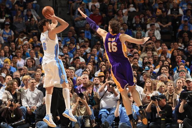 Danilo Gallinari leads the Nuggets with 16 points but he's on the bench with five fouls.