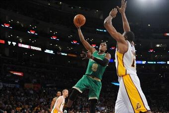 Rajon-rondo-boston-celtics-vs-los-angeles-lakers_crop_north