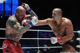 Fedor-emelianenko-hitting-jeff-monson1_crop_north
