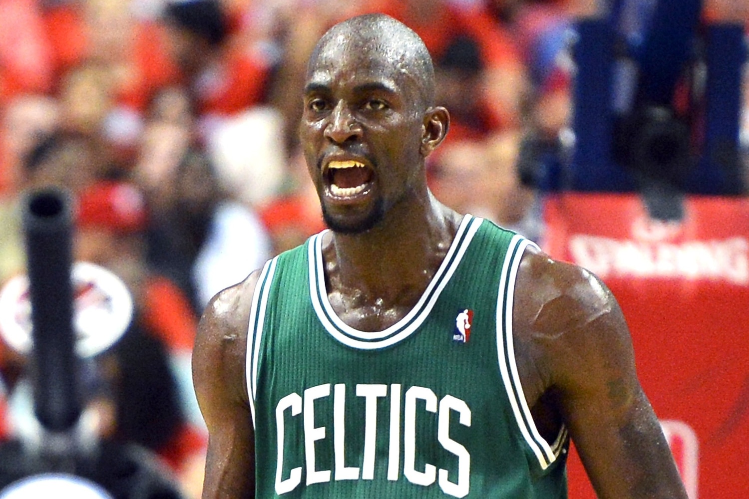 Kevin Garnett Shines, Boston Celtics Dominate Sixers in Game 3 Blowout 