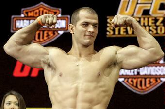 Dossantos-junior-ufc95-1_crop_north