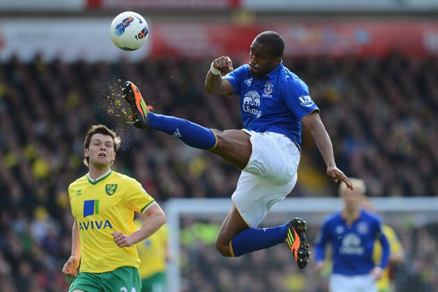 Everton Sign Sylvain Distin to a One-Year Contract