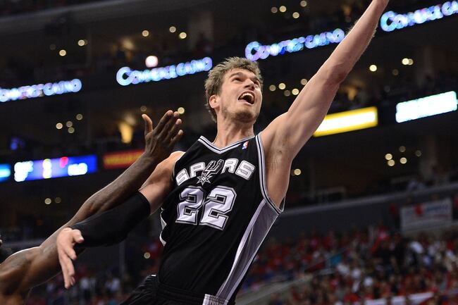Tiago Splitter has four points in four minutes of action.