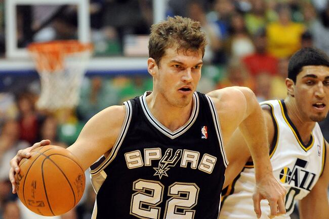 Tiago Splitter has scored four points in the fourth quarter.