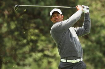 Tiger is 3 over on the Back Nine but still within 3 shots of the lead