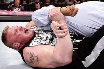 0-lesnar-attack-642_crop_north