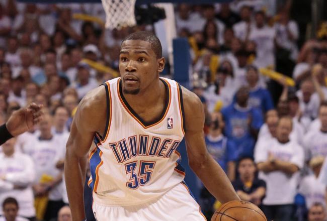 Kevin Durant leads all players with 10 points.