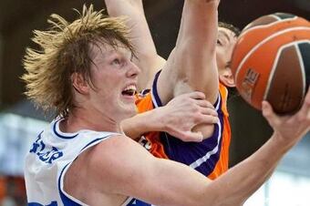 Kyle_singler_crop_north