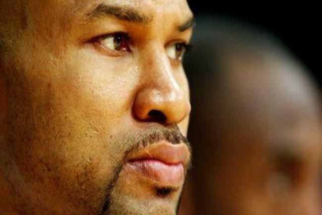 Derek-fisher-standing-ovation_crop_north