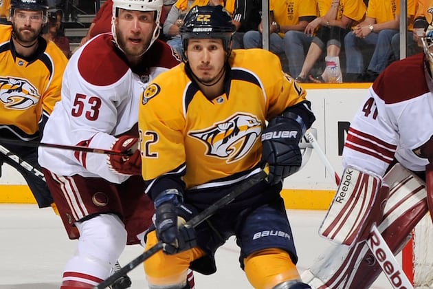 Jordin Tootoo Takes His Toughness to Division Rival Red Wings