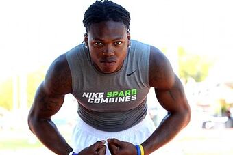 Derrickhenry_crop_north