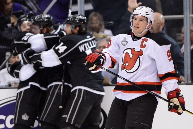 Flyers Extend Long-Term Offers to Parise, Suter