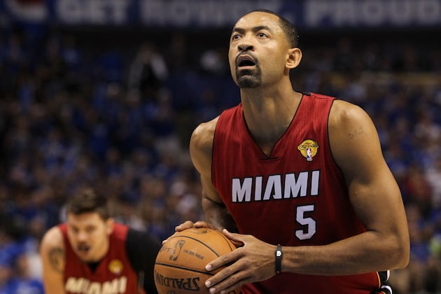 Juwan Howard Does the Cabbage Patch to Celebrate