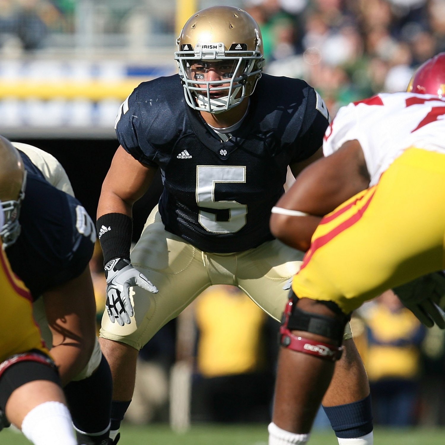 notre-dame-football-is-manti-te-o-one-of-the-top-25-irish-players-of